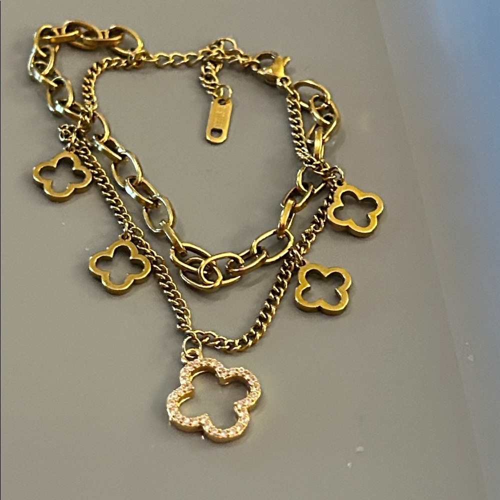 Elegant Gold Clover Charm Bracelet
